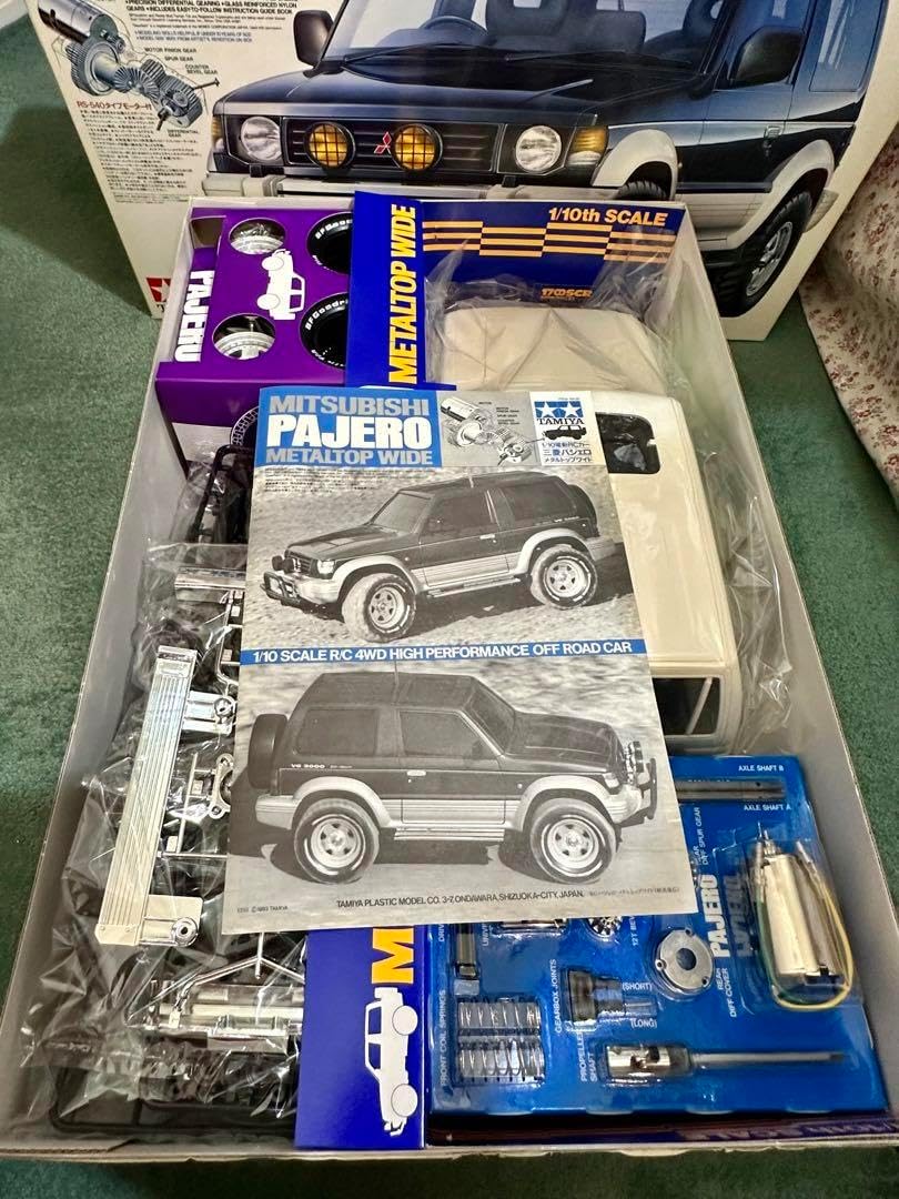 タミヤMITSUBISHI PAJERO メタルトップワイド 1/10スケール